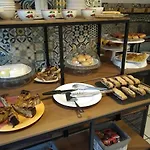 Atoll Restaurant מלון 3*